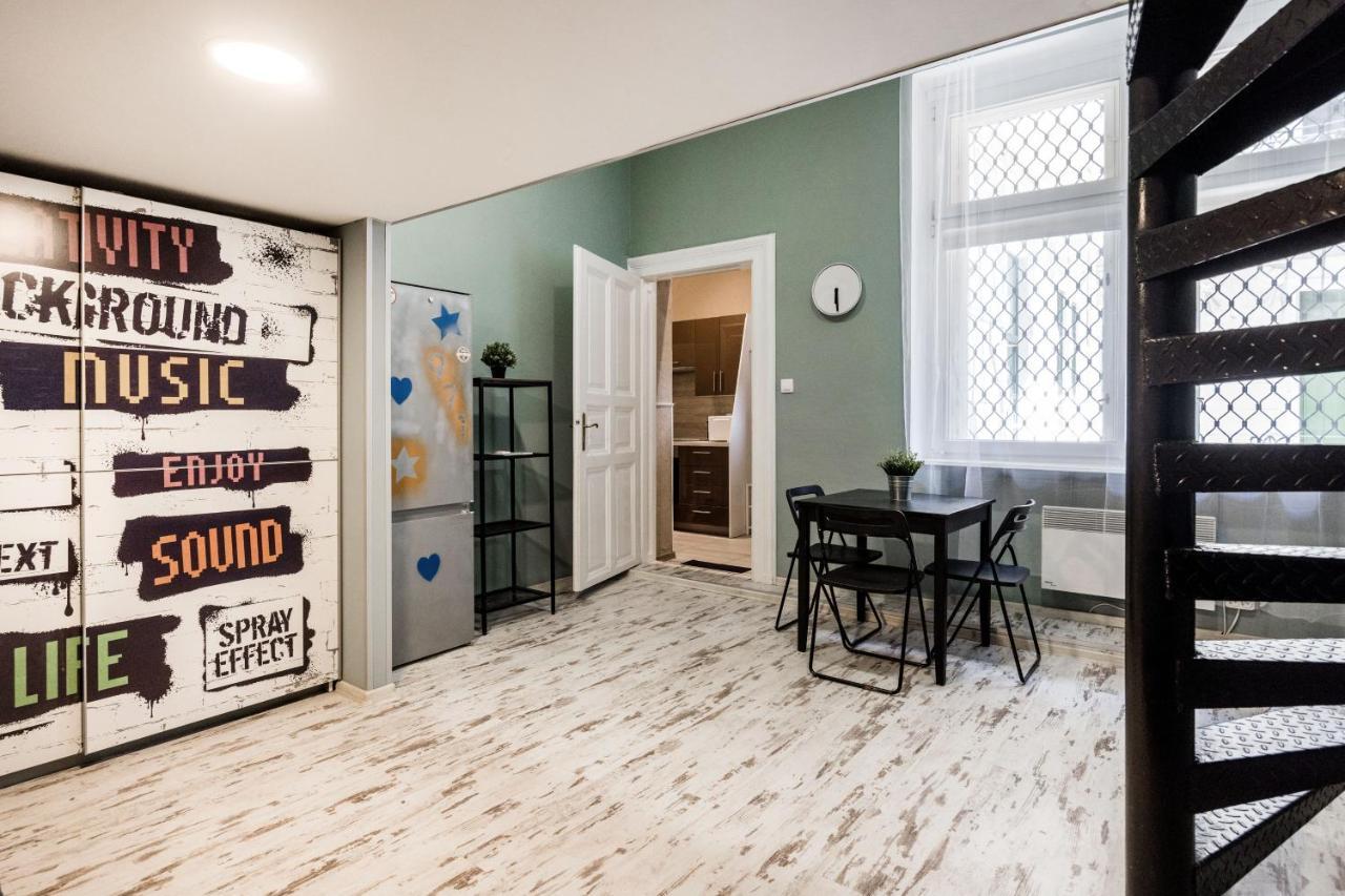 Hungarian Rebelian With Ac Apartment Budapest Ngoại thất bức ảnh